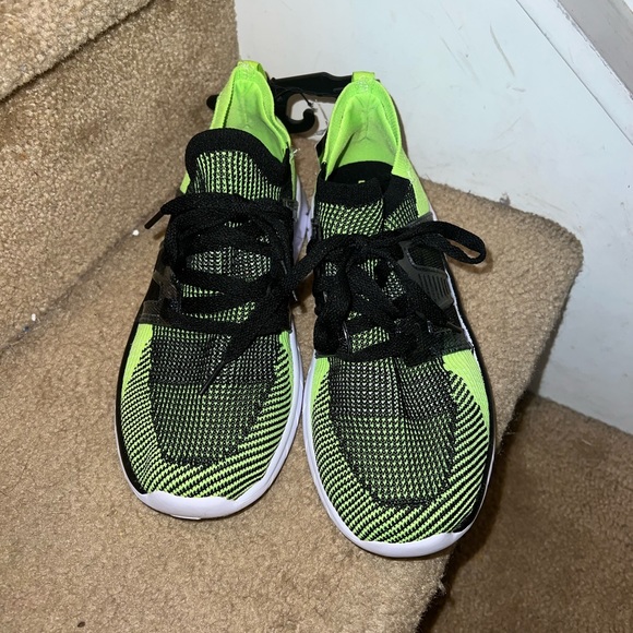 BOYS SHOES SIZE 5 and 6 - Picture 2 of 4